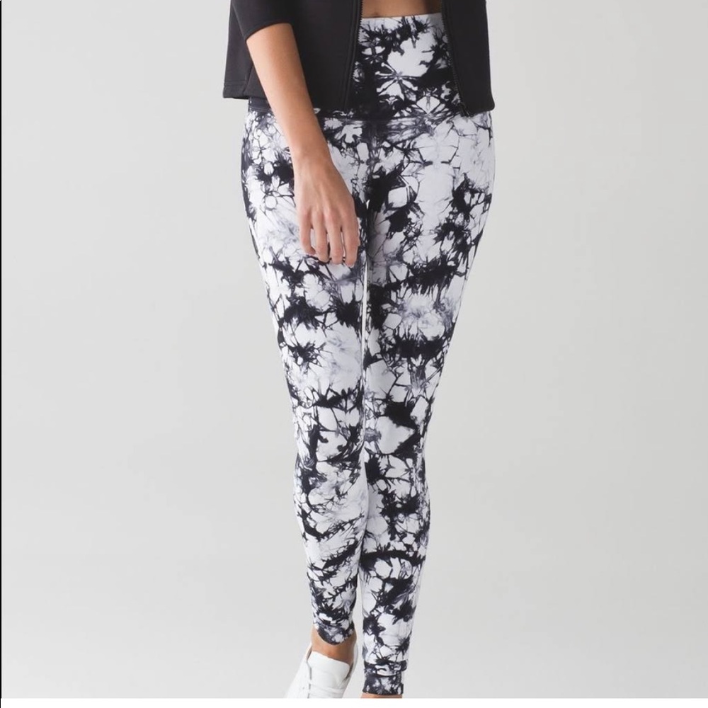 Lululemon Black and White Tie Dye Leggings